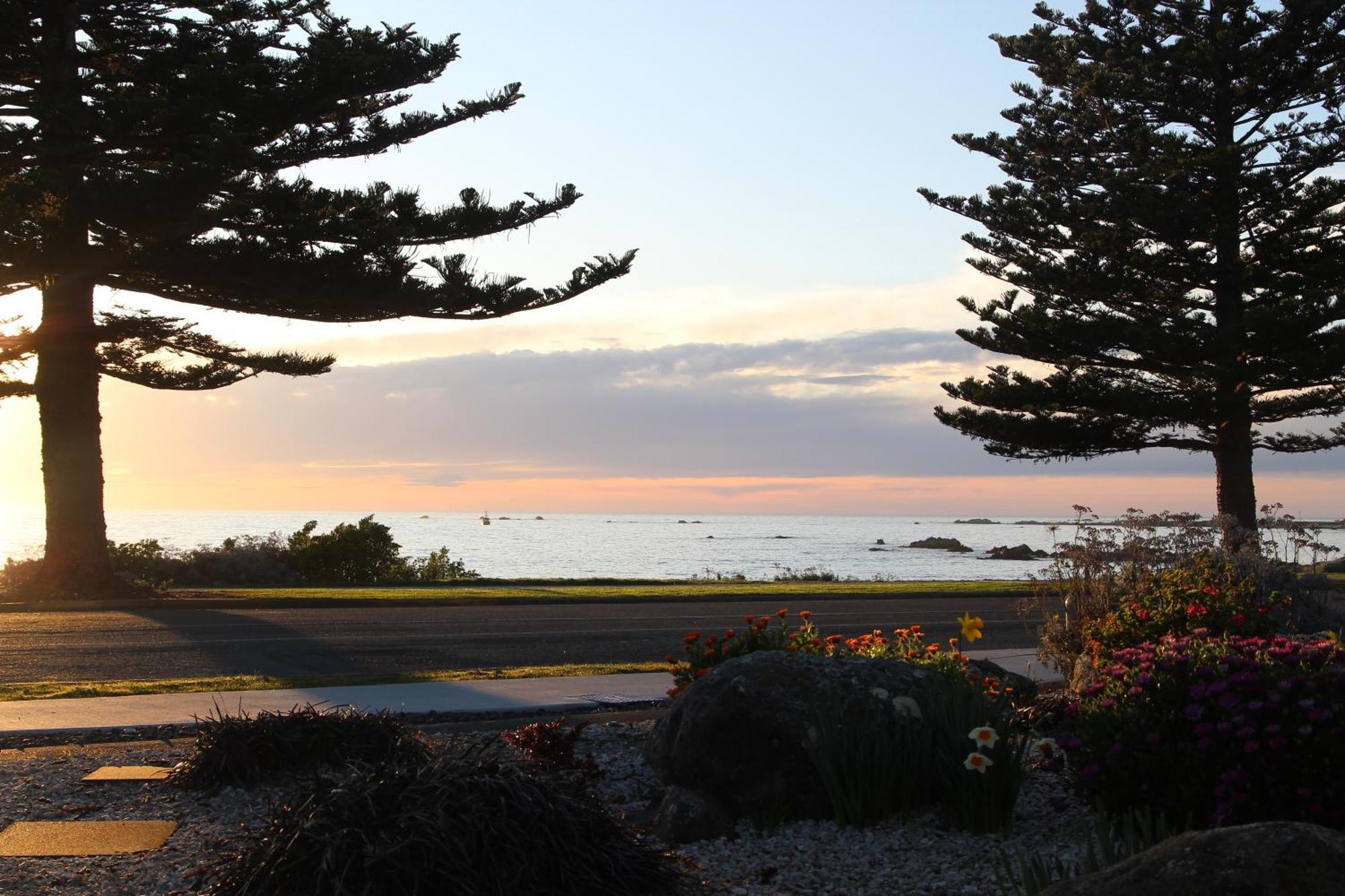 Sierra Beachfront Motel Kaikoura Exterior foto